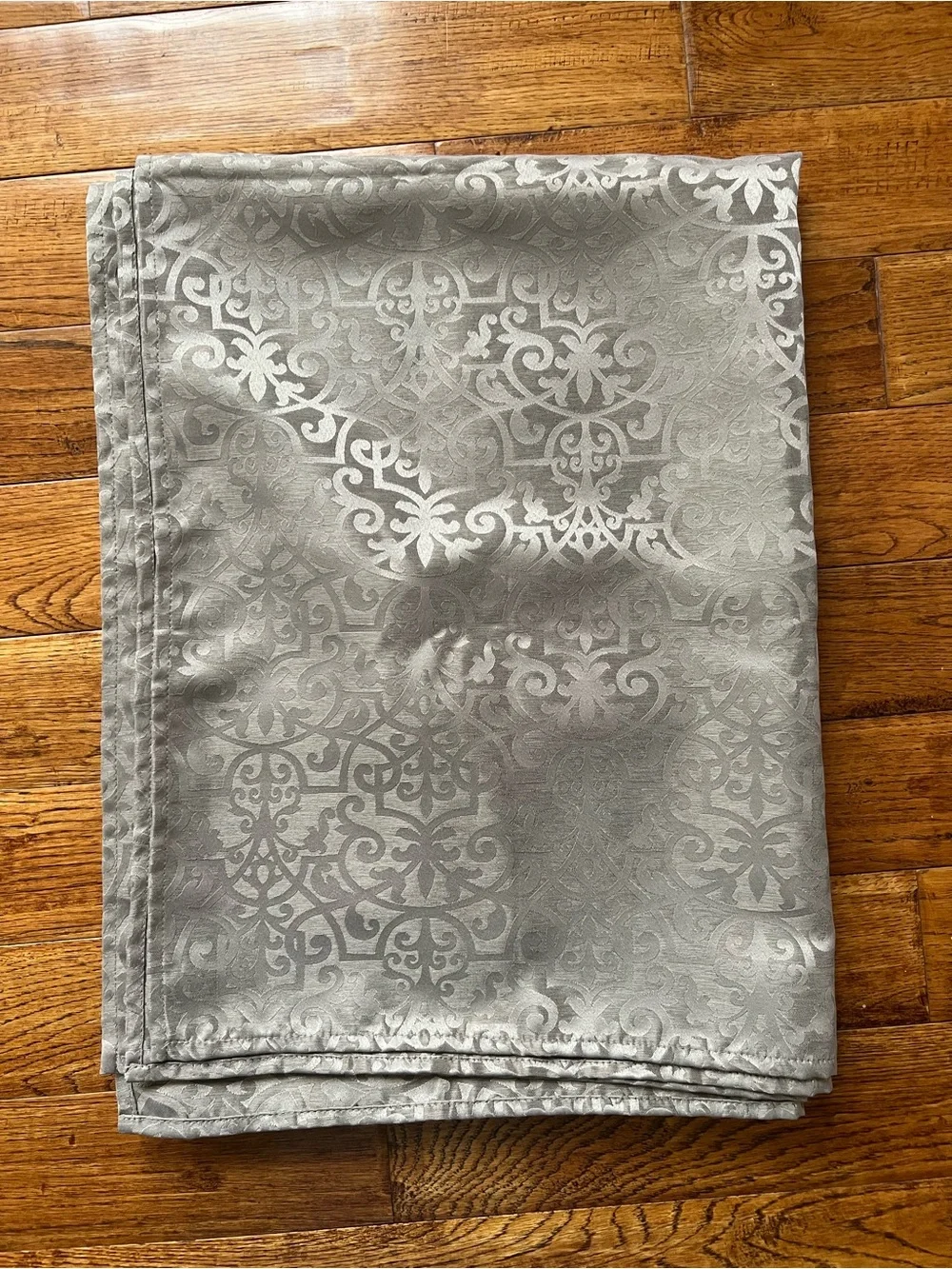 Royal Velvet Tablecloth Rectangular Damask Taupe Platinum 60” x 84”